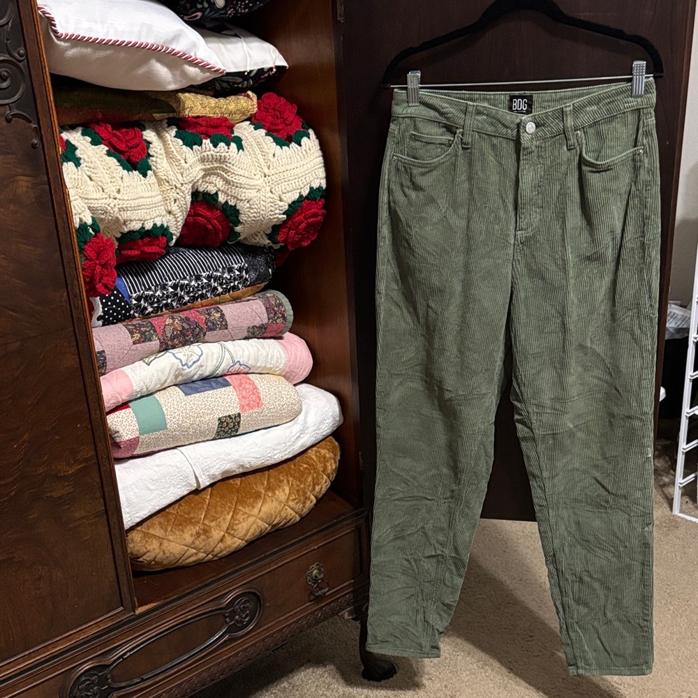 BDG Ladies Mom High-Rise Olive Green Corduroy Pants